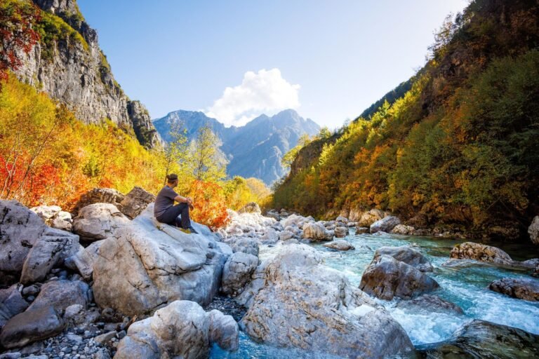5 Amazing Adventures for Solo Travelers in 2025